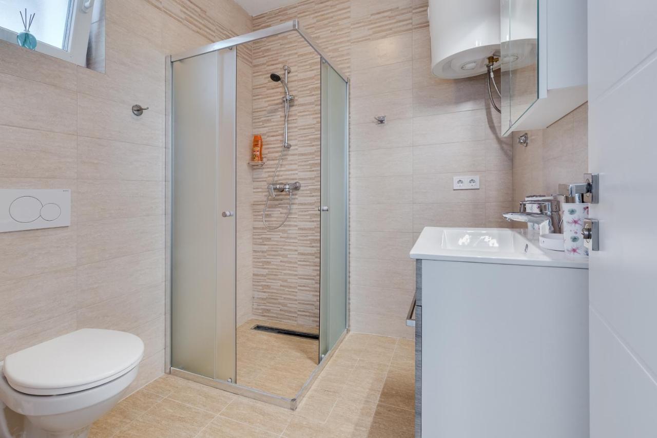 Apartmani Kastelina Vir Exteriér fotografie