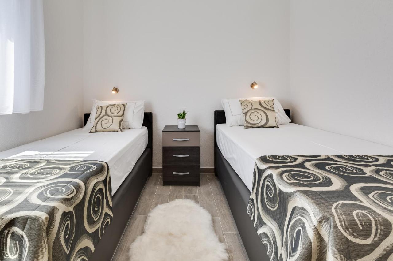 Apartmani Kastelina Vir Exteriér fotografie
