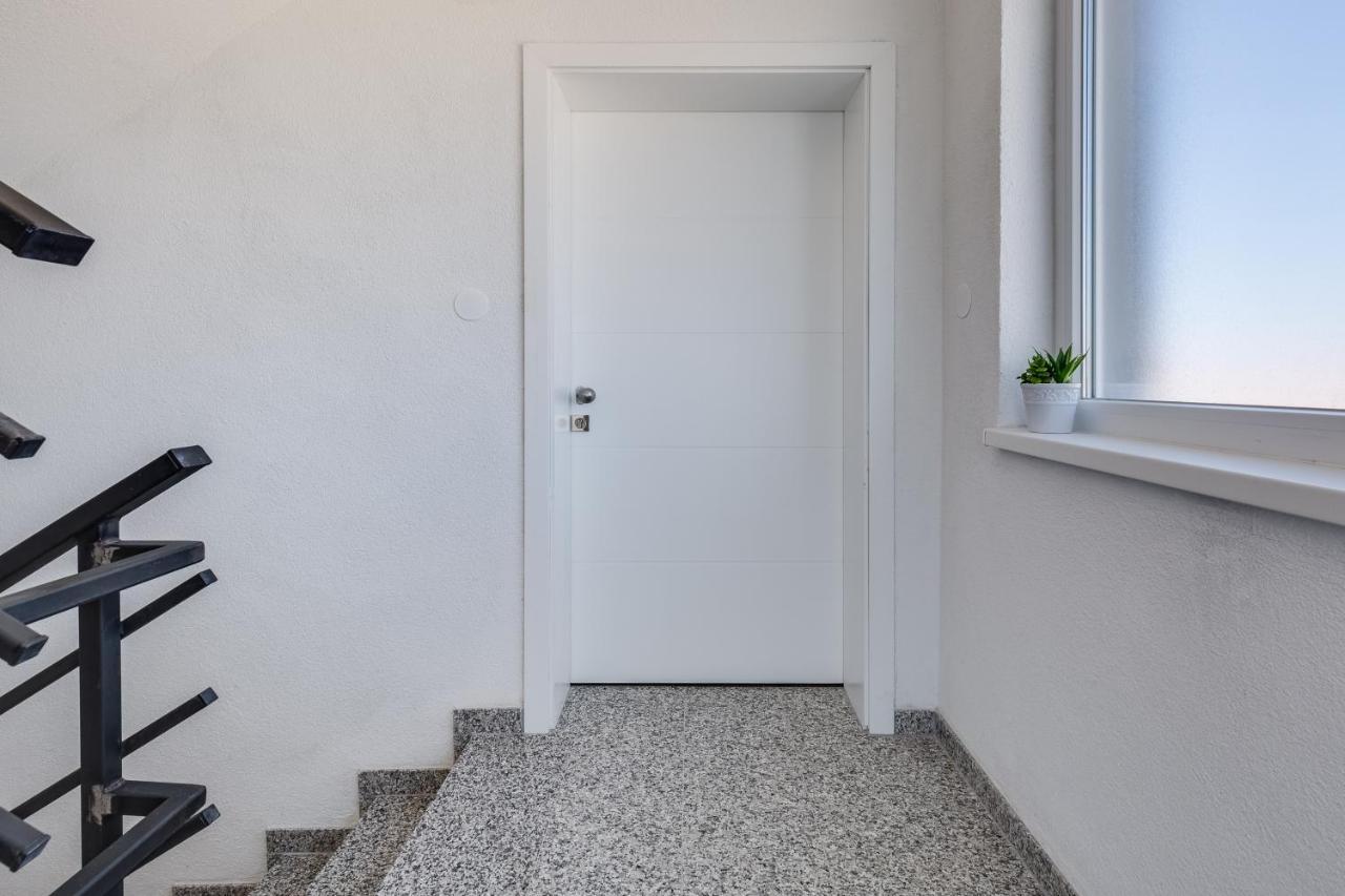 Apartmani Kastelina Vir Exteriér fotografie