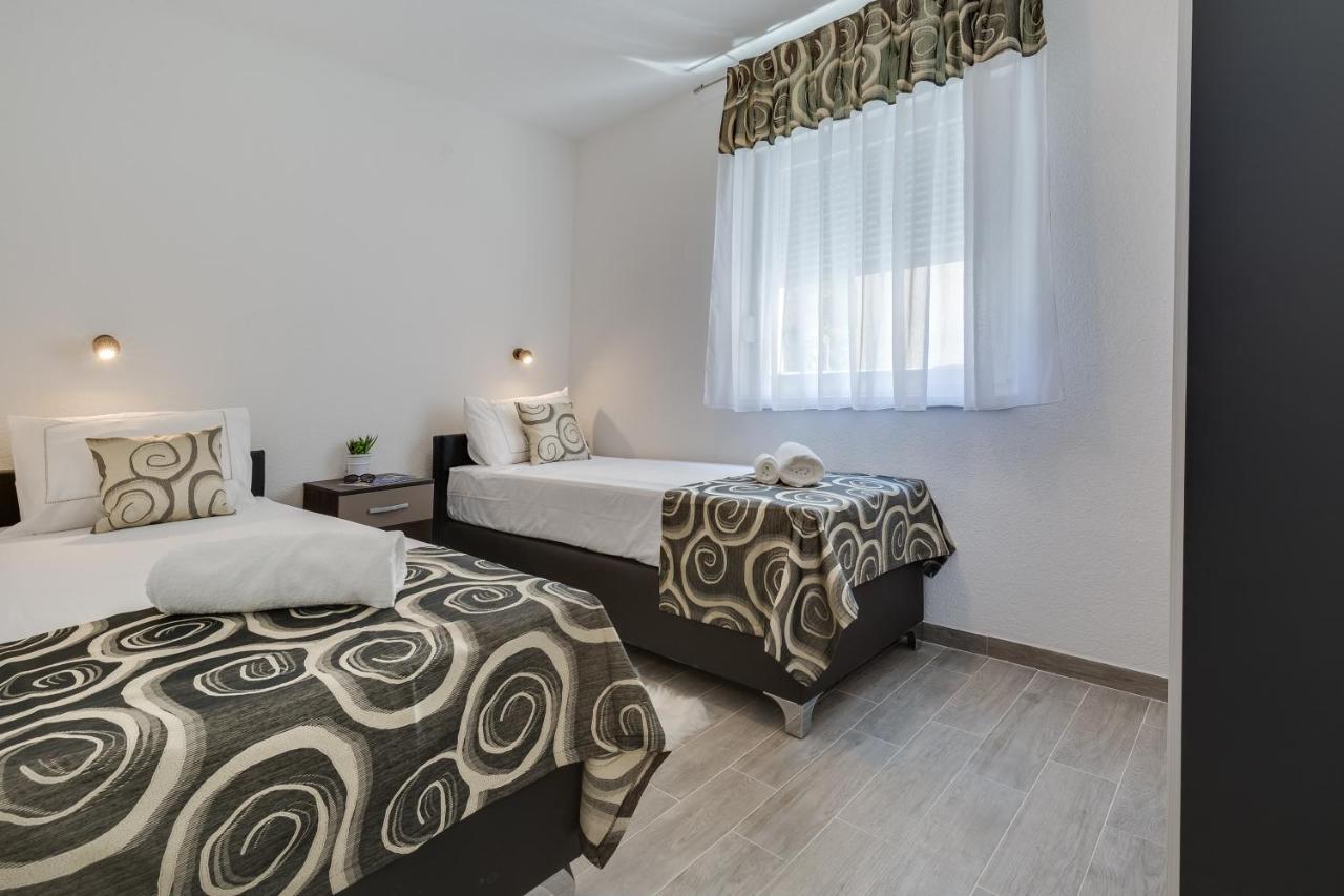 Apartmani Kastelina Vir Exteriér fotografie