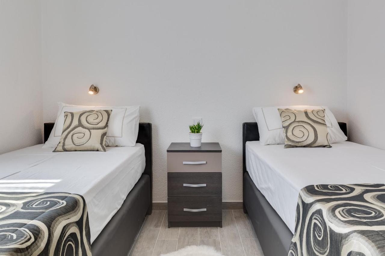 Apartmani Kastelina Vir Exteriér fotografie