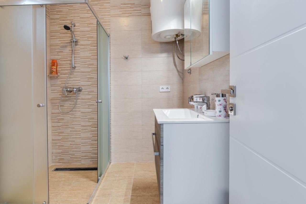 Apartmani Kastelina Vir Exteriér fotografie