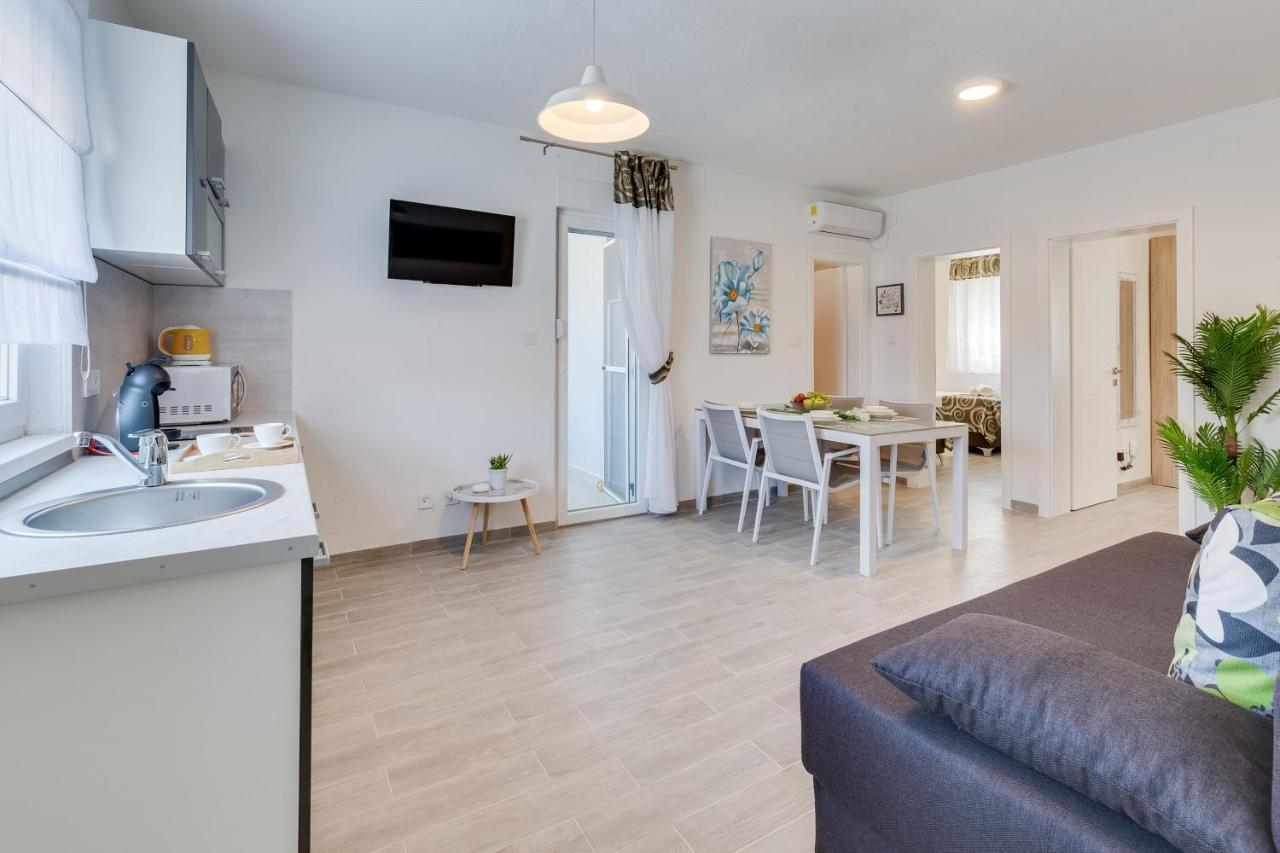 Apartmani Kastelina Vir Exteriér fotografie